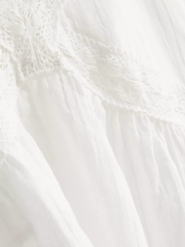 The Primark Scene | Katoenen top met broderie en V-hals