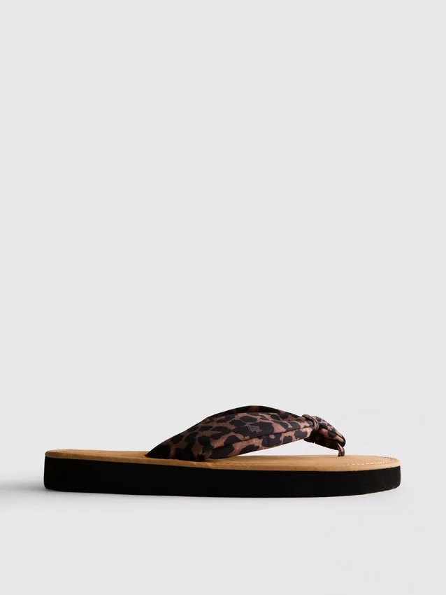 Tong sandalen met knoopdetail
