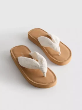 Tong sandalen met knoopdetail