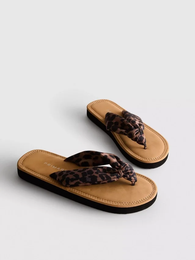 Tong sandalen met knoopdetail