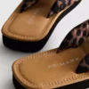 Tong sandalen met knoopdetail