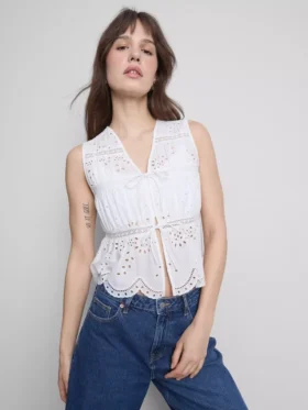 Top met katoenen broderie en strik aan de voorkant
