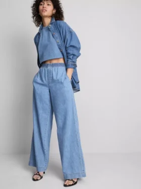 Trainingsbroek met wijde pijpen van katoenen denim