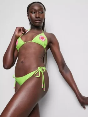 Triangle-bikinitop met bloemenversiering van kralen