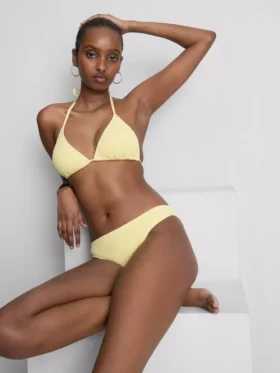 Triangle-bikinitop met gekreukelde textuur