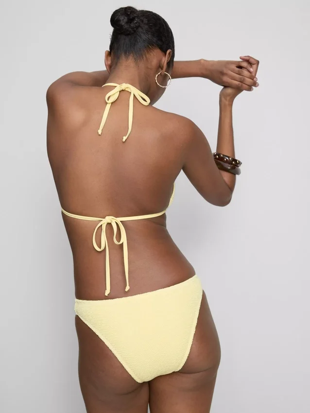 Triangle-bikinitop met gekreukelde textuur