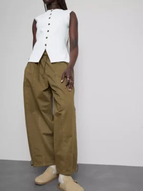 Utility-broek met wijde pijpen en naaddetails