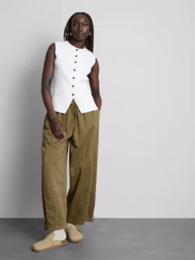Utility-broek met wijde pijpen en naaddetails