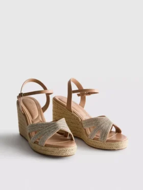 Versierde espadrilles met sleehak