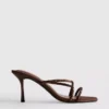 Versierde sandalen met hakken en bandjes