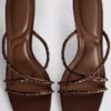 Versierde sandalen met hakken en bandjes