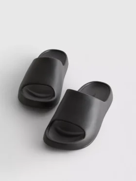 Voorgevormde badslippers