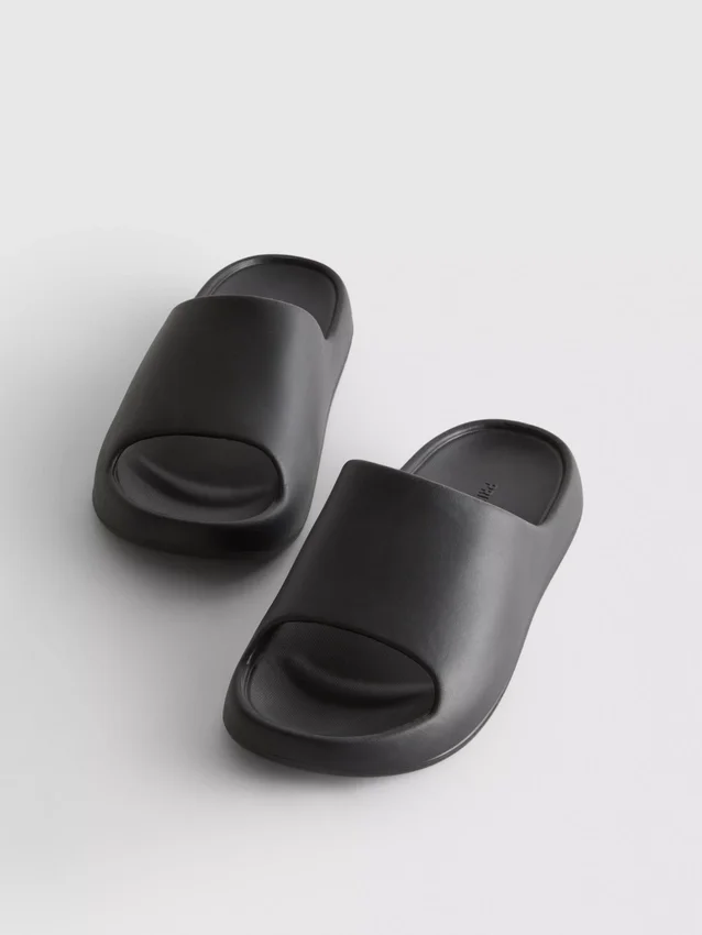Voorgevormde badslippers