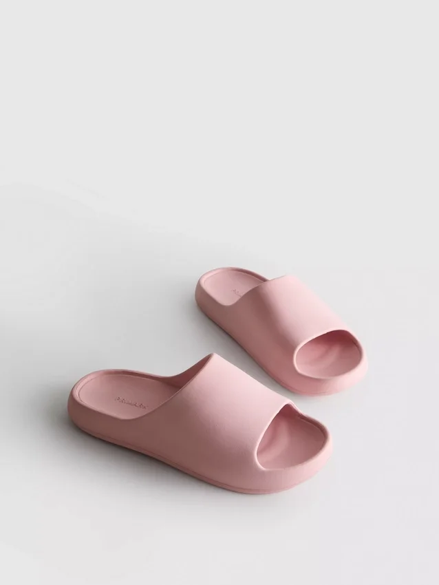 Voorgevormde badslippers