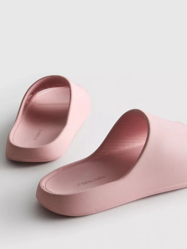 Voorgevormde badslippers