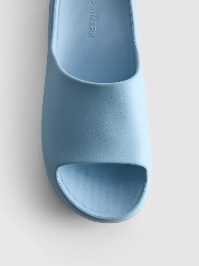 Voorgevormde badslippers