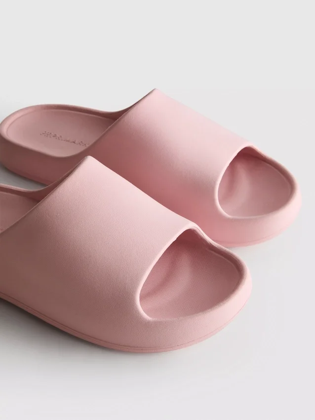 Voorgevormde badslippers