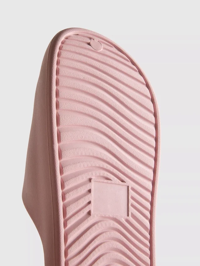Voorgevormde badslippers