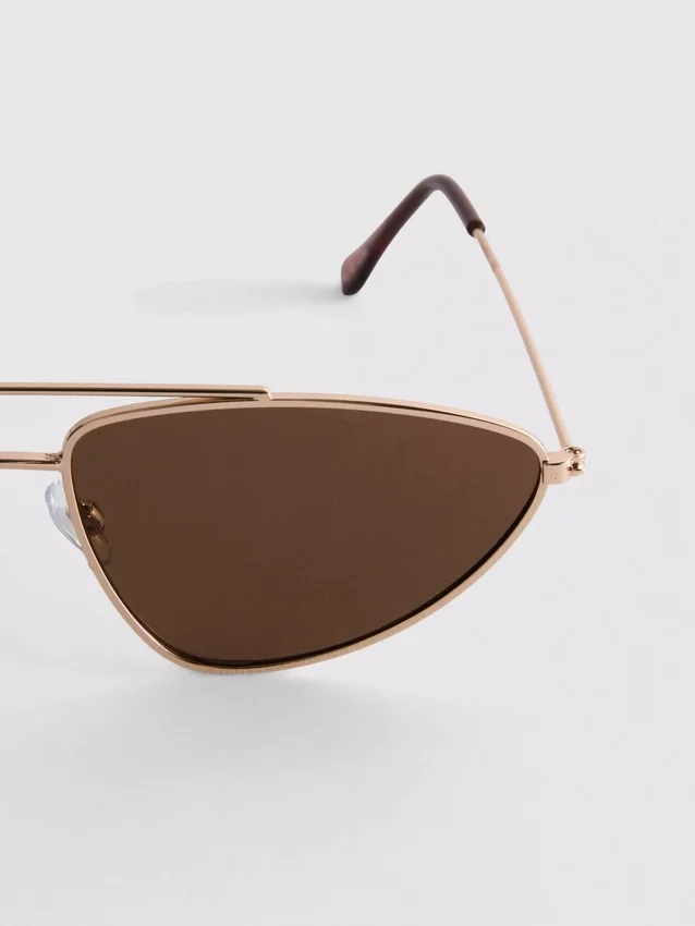 Zonnebril met metalen montuur in aviator-stijl