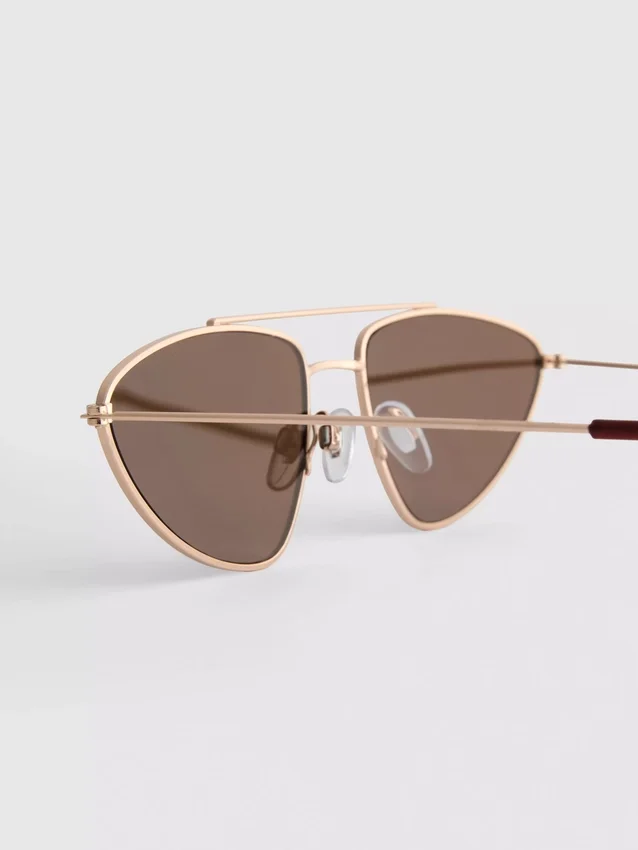 Zonnebril met metalen montuur in aviator-stijl