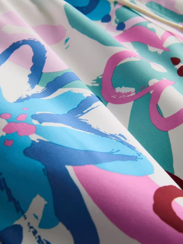 Zwemshort met bloemenprint en graffitidetails